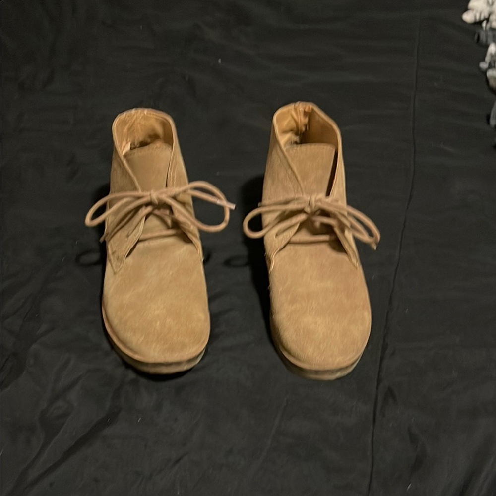 Lucky Brand Tan Suede Lace-Up Boots